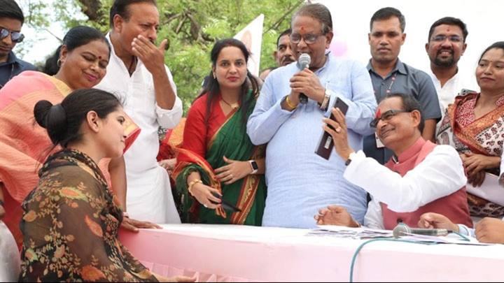 बहनों की जिन्दगी बदलना मेरी पहली प्राथमिकता - मुख्यमंत्री श्री चौहान